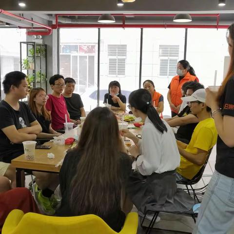 秋天的第一杯奶茶泊寓公区座谈会