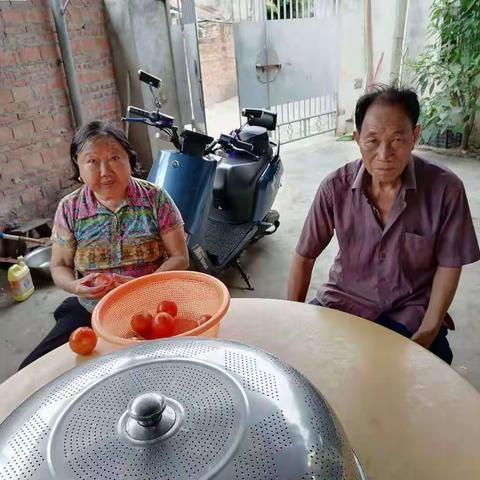 弘扬传统美德   爱老助老