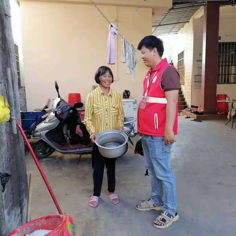 春节将至  给老人送祝福