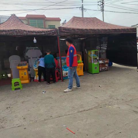 网格员春节坚守岗位  守护平安无停歇