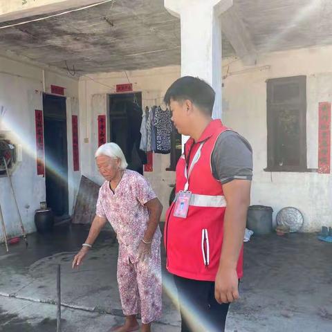 慰问独居老人  温暖人心