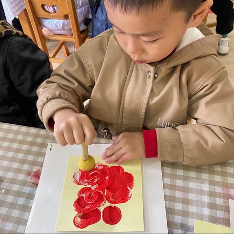 德善幼儿园小二班第20周日常生活分享