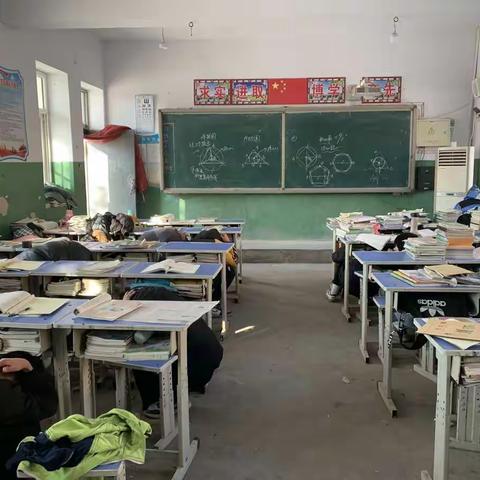 南阳堡中学防震演练