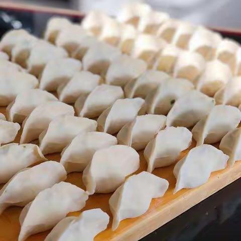 八只饺子
