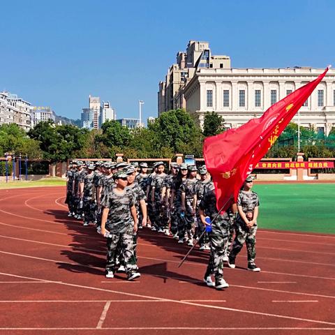 九龙学校七（2）班军训篇—学军人之风采，强自身之素质