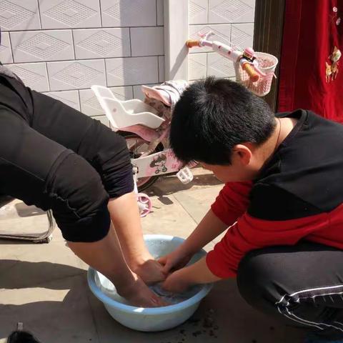 春风送暖 爱心送情——马家庄小学学雷锋活动报道
