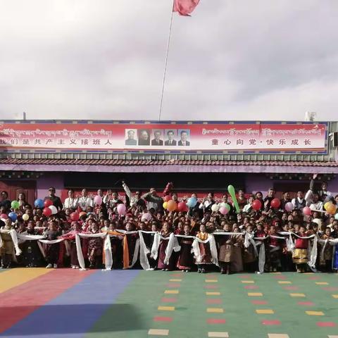 珍秦镇中心幼儿园开展格桑花系列之“迎欢度元旦”亲子活动