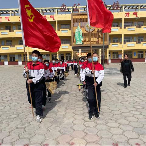 情系三月学雷锋，敬老院里献温暖—梁水镇中心中学学雷锋活动