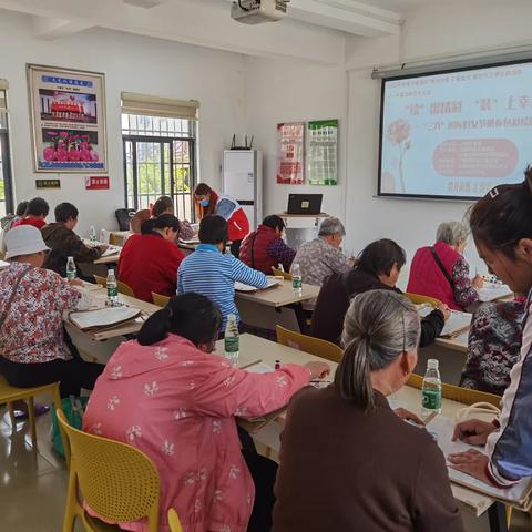 “绘”出精彩 “装”上幸福--三板村“三八”国际妇女节帆布包彩绘活动