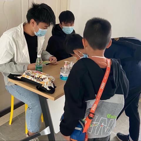 “畅想时光，放飞梦想”﻿ -----藤山社区儿童青少年走进科技成长小组活动