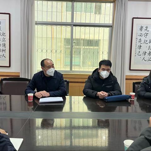 寒冬送温暖，慰问暖人心——县科教体局领导走访慰问镇安县初级中学困难教师