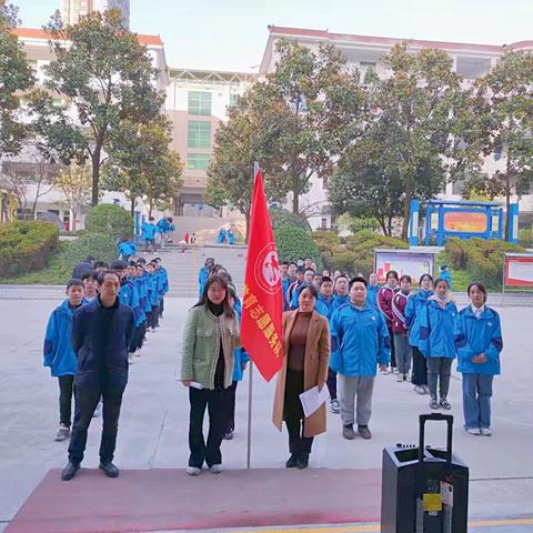 “创绿、爱绿、护绿”—镇安县初级中学植树节活动