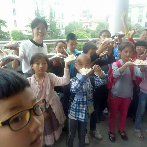 家长进课堂之甜蜜的五月——恩江二小四（3）班 家长进课堂活动