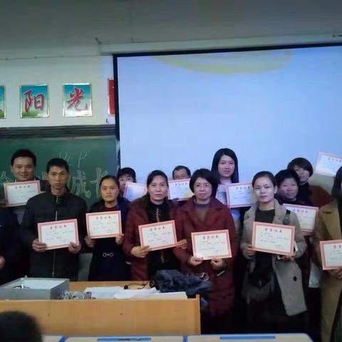 家校携手，托起明天的太阳——恩江二小 四（3）班家长会掠影