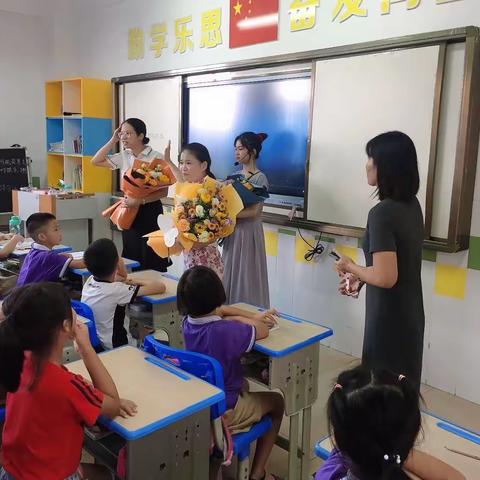 “老师，我想对您说”——记1902班教师节献花活动