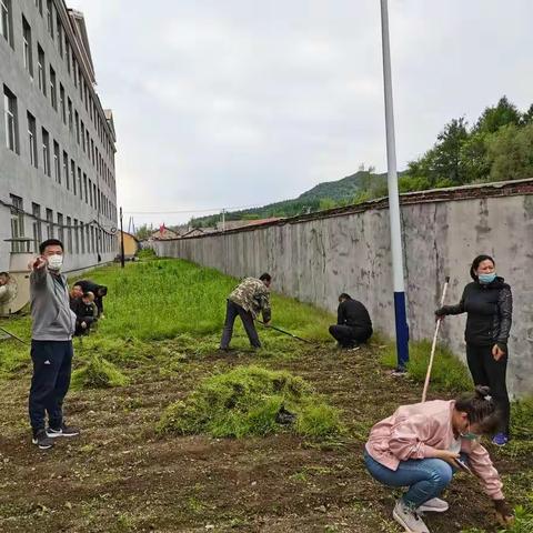 新时代   新作为  新担当————               清河城学校新时代志愿服务队在行动