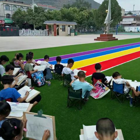 北城小学美术社团每周四开始社团活动，欢迎四、五年级同学参加(分校大会议旁边美术室)