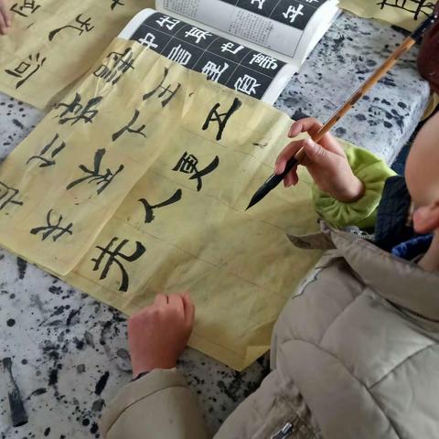 北城小学【尚书堂】书法（毛笔，钢笔）学习班开课了!周六早8点50--11点      电话:15009394646张
