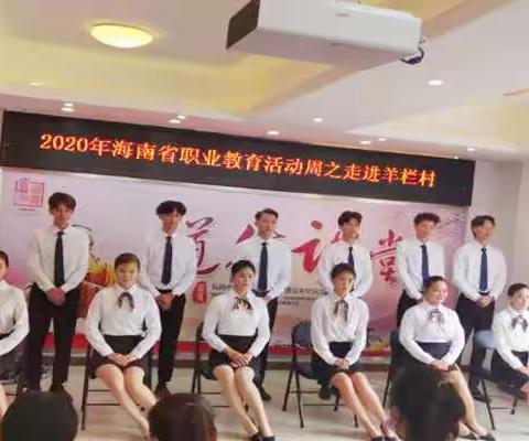 天涯区“职业技能进社区”活动 在天涯区羊栏村委会顺利举行