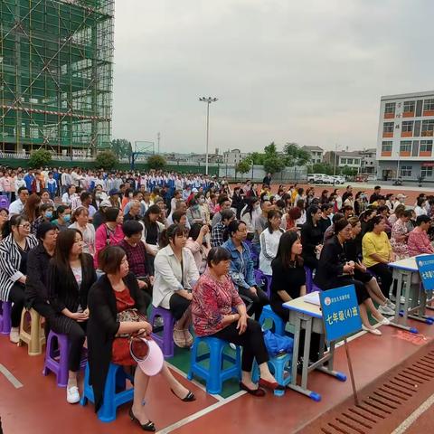 家校共育，静待花开 — 河东九年制学校七年级级组开展家长会