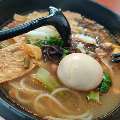 身边若有小人，是一件非常可怕的事。