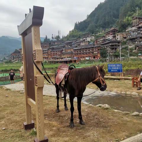贵州千户苗寨让人流连忘返