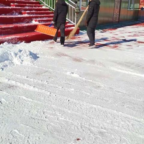 瑞雪兆丰年，劳动展风采