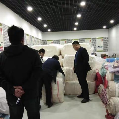 寒冬送棉被  身暖心更暖 ——鄄城县民政局开展“学党史、办实事、关爱老人、暖冬行动”