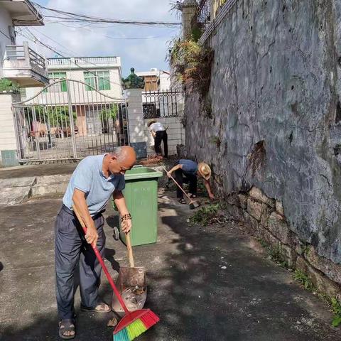 为迎接“五一”劳动节，南俸基地分公司进行环境卫生大扫除！