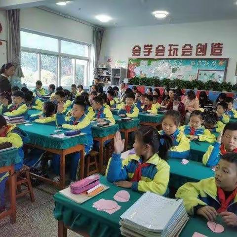 “齐心协力共交流， 听课评课促成长”————三年级数学“一月视导”教研活动