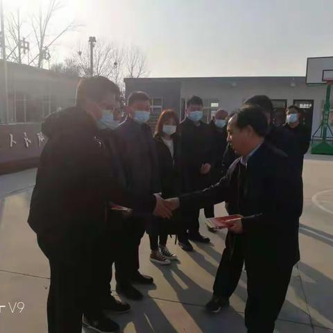 建安区政府副区长尚建华到小召乡走访慰问脱贫户