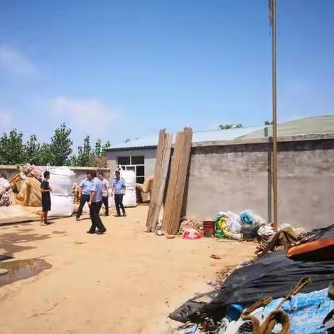 邱县公安局在流动人口和出租房屋专项清理行动中查获一处非法镀锌黑作坊