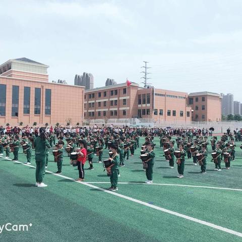巩义跨世纪幼儿园迎五一“鼓舞飞扬”亲子活动