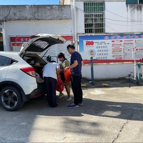 “爱心妈妈”结对帮扶献爱心活动