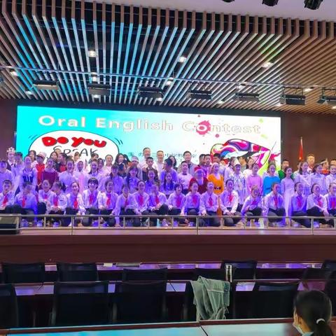 “Better English Better Me”，——Oral English Contest of Sanxia Middle School.