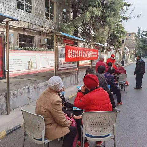 学习雷锋我行动，爱心义剪进社区