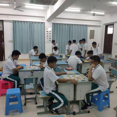 海南华侨中学弈棋社第一次社团课圆满完成