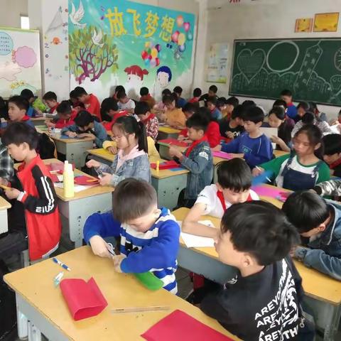 旧镇中心学校六年二班“小棉袄”活动
