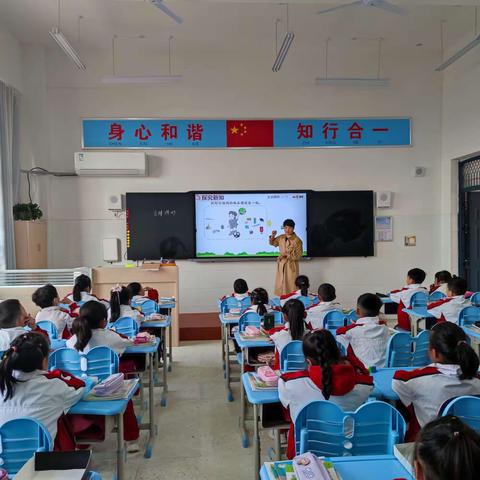 课堂展风采，教研促成长----南阳市十五小学京宛大道校区（一）数组教研活动--《立体图形的认识》