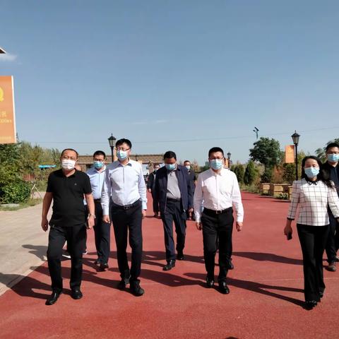 巴彦淖尔市政府副市长杜伯军一行莅临福星老年公寓调研指导
