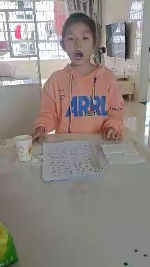 大家好！我是二(2)班的陈舒雅，今天我要做的实验是《可恶的污渍》