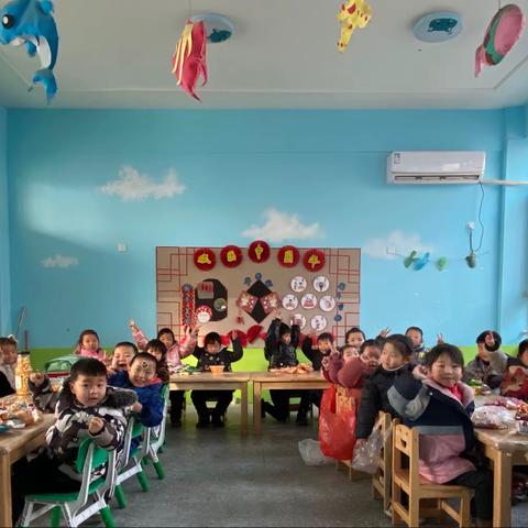 童心飞扬，欢庆元旦 —— 双庙小学附属幼儿园新春嘉年华，美食分享活动。