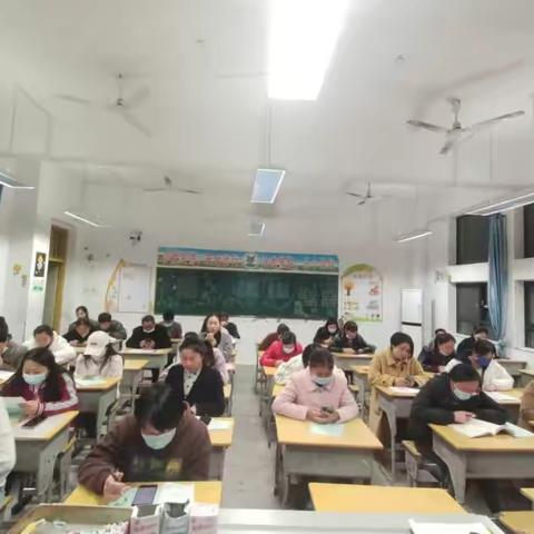 “家校共育，持之以恒”——记安远县思源实验学校二（7）班家长会