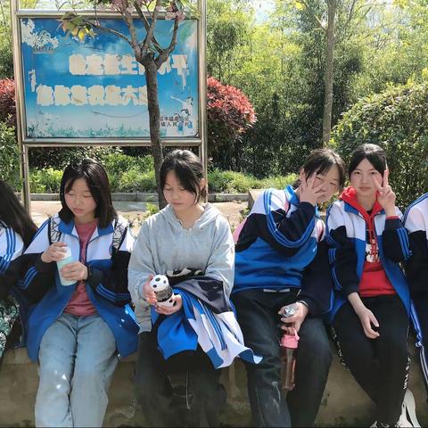 追寻革命足迹，成就精彩人生