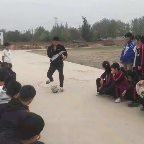 展体育课堂风采，促教师专业成长——清丰县油田二十中学综合组(体育科)教研活动