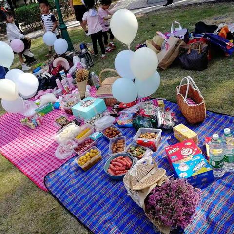 秋光亦比春光好，执手秋游乐淘淘