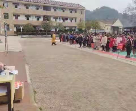 学法知法懂法，健康快乐成长——湖口中心小学法制教育进校园活动