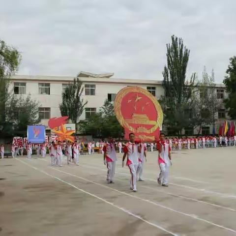 城关小学“阳光下成长，快乐中飞翔”庆六一暨第十九届夏季田径运动会开幕盛况。