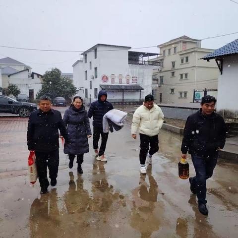 【枫岭头镇泉塘村】雪中送棉被  暖身更暖心