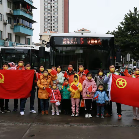 公交贺岁接寅虎  这厢有礼送祝福